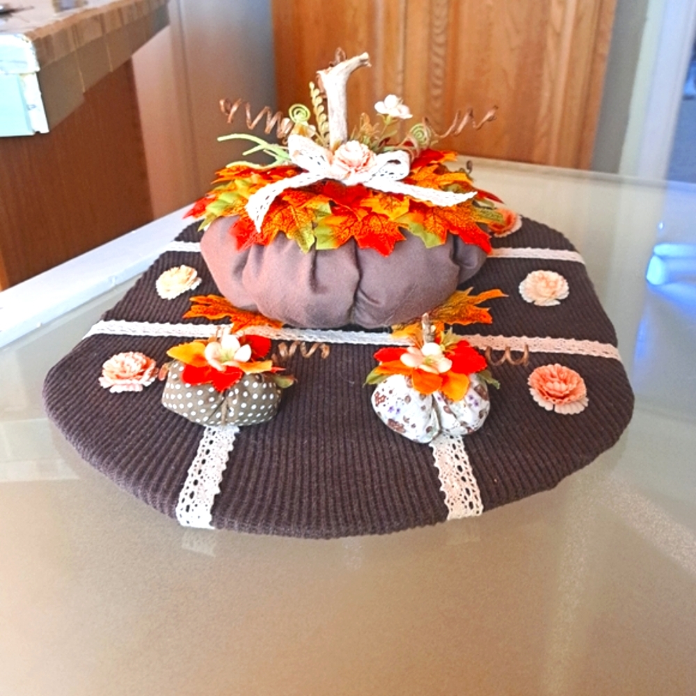 Pumpkin centerpiece on mat 12X16" little pumpkins to match free 🎁 with o